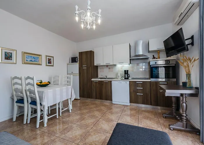 Maison d'hôtes Barba In Trogir - Mittel-dalmatien Mastrinka